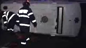 Bucureşti: Şoferul şi asistenta de pe o ambulanţă, răniţi într-un accident