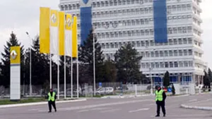 Dacia demolează pavilionul administrativ pentru a construi o parcare