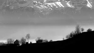 Furtuna a stricat un refugiu montan din Piatra Craiului. Turiştii sunt sfătuiţi să nu urce pe munte