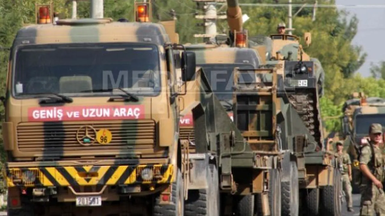 Turcia a trimis tunuri şi rachete antiaeriene la frontiera cu Siria