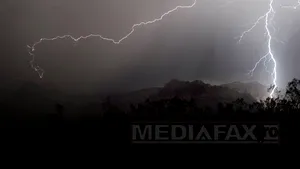 Furtuni puternice, unele cu grindină, au afectat Franţa: 