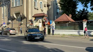 Sicriul cu trupul neînsuflețit al fostului președinte Ion Iliescu a părăsit spitalul