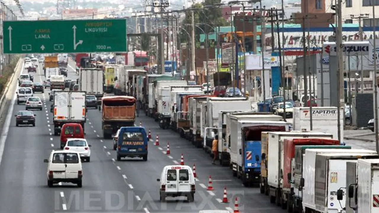 Transportatorii rutieri greci îşi întrerup greva