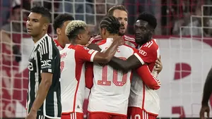 Bayern Munchen rezistă şi se impune cu 4-3 în faţa lui Manchester United