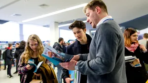 Peste 60% dintre tinerii din generaţia Z vor să studieze business
