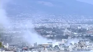 CUTREMUR puternic la Atena. Seismul de suprafaţă a provocat panică: Mii de oameni au ieşit pe străzi/ Cel puţin două persoane au fost rănite  | VIDEO