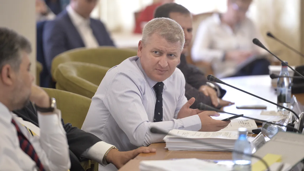 Florin Roman, la începutul şedinţei de plen: Vă rog să solicitaţi retragerea trupelor de jandarmi