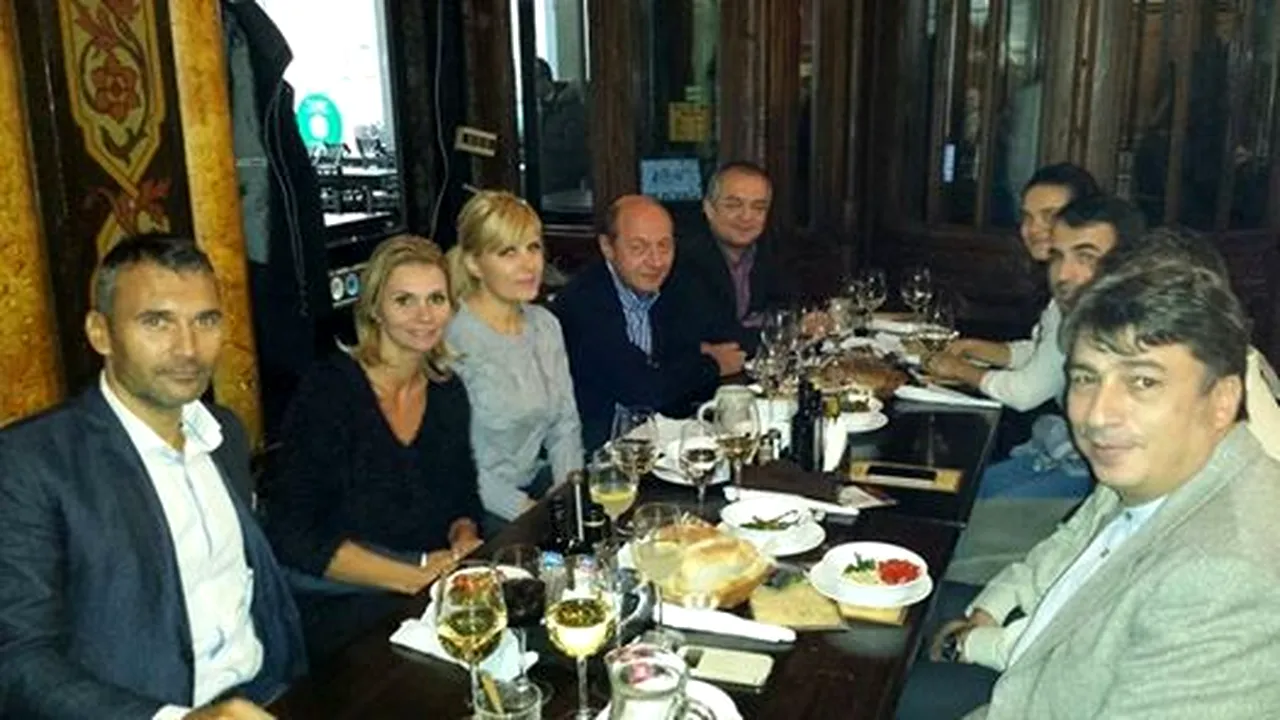 Băsescu, Boc, Udrea, la un restaurant din Centrul Vechi al Capitalei
