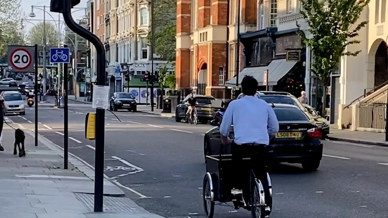 Jurnalul Anei din Londra, EPISODUL 11: Puhoi de oameni pe strazi, se încalcă distanţa socială. Teorii ale conspiraţiei cu 5G şi coronavirus