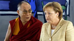 Întâlnirea dintre Merkel şi Dalai Lama compromite relaţiile germano-chineze