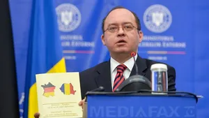 Purtătorul de cuvânt al MAE, eliberat din funcţie după gafa privind broşura cu steagul Germaniei peste harta Franţei