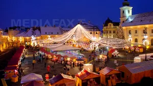 VIDEO | S-a deschis Târgul de Crăciun de la Sibiu, în jurul bradului înalt de 24 de metri