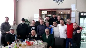 Apariţie rară a lui Gheorghe Ştefan. Vizat de mai multe dosare penale, „Pinalti” a stat la poveşti cu fotbaliştii