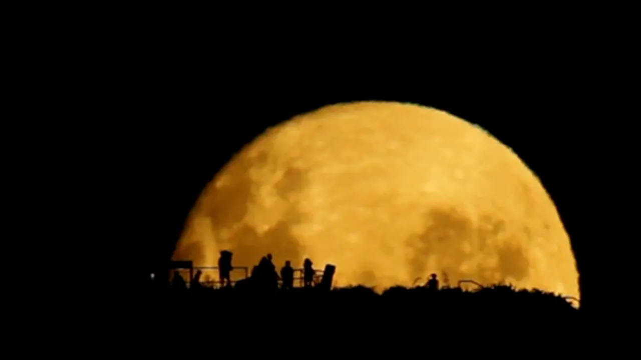 IMAGINI SPECTACULOASE: Răsărit de Lună plină, filmat în timp real - VIDEO