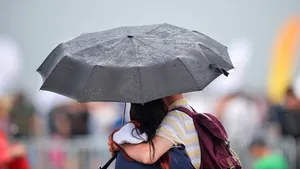 Cel puţin trei morţi şi mii de oameni evacuaţi în Japonia, din cauza ploilor masive