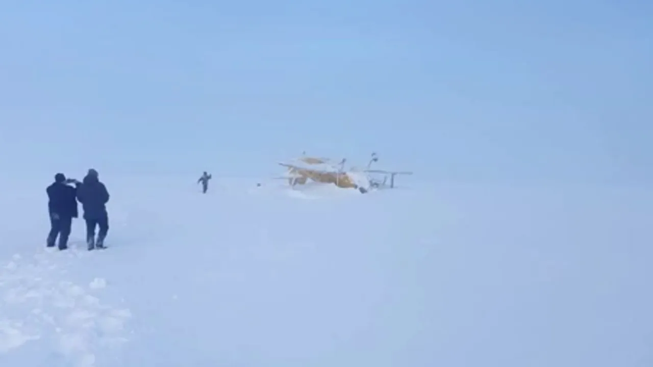 După zile de căutare echipajul avionului prăbuşit în regiunea izolată Kamchatka a fost găsit în viaţa. Oficial local: au săpat o groapă în zăpadă pentru a se adăposti 