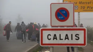 Vremea a făcut ravagii. Un feribot cu peste 300 de persoane la bord a eşuat în portul Calais - VIDEO