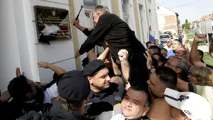 Ciocniri între manifestanţi şi poliţie după distrugerea unor semne bilingve în Croaţia