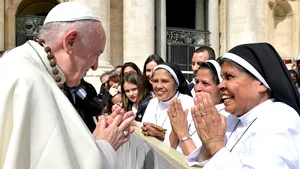 Papa Francisc în mesajul de Paşte Urbi et Orbi: Hristos înviat să aducă lumină peste bezna conflictelor