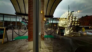 O replică a coifului de aur de la Coţofeneşti a fost expusă într-un magazin din Assen, după furtul originalului
