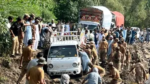 Operațiunile de salvare reluate în Pakistan, în zonele afectate de inundații. Peste 300 de morți