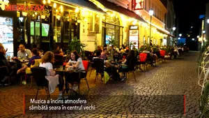 Centrul vechi prinde din nou viaţă în primul weekend de când s-au redeschis terasele. Clienţii aşteaptă acum să se redeschidă şi cluburile