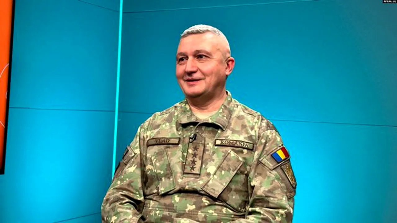 Şeful Apărării României, generalul Gheorghiţă Vlad, cheamă civilii la pregătire. Pe de altă parte, se plânge de achiziţii şi de faptul că România nu are încă o linie de fabricaţie pentru lovituri de artilerie de 155 mm