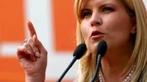 Elena Udrea, nemulţumită de starea plajei în Eforie Nord