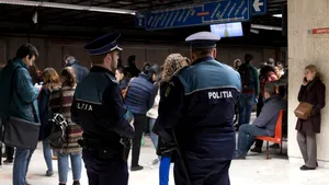 Incident grav la METROU: Un călător a fost prins între uşile trenului, iar garnitura a plecat din staţie 