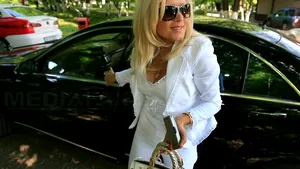 Udrea: Eu, când am venit în politică, am venit cu Mercedes, cu genţi, cu pantofi cu toc. Unii oameni vin în politică şi după aceea dau de bunăstare