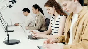 Eurostat: Românii lucrează în medie 38,2 ore pe săptămână, peste media europeană