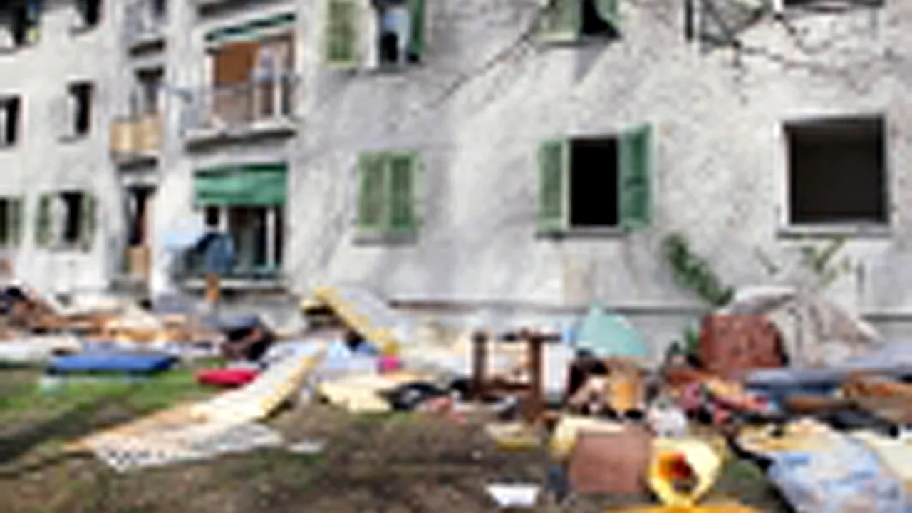 Imobile devastate de romi români, la Geneva