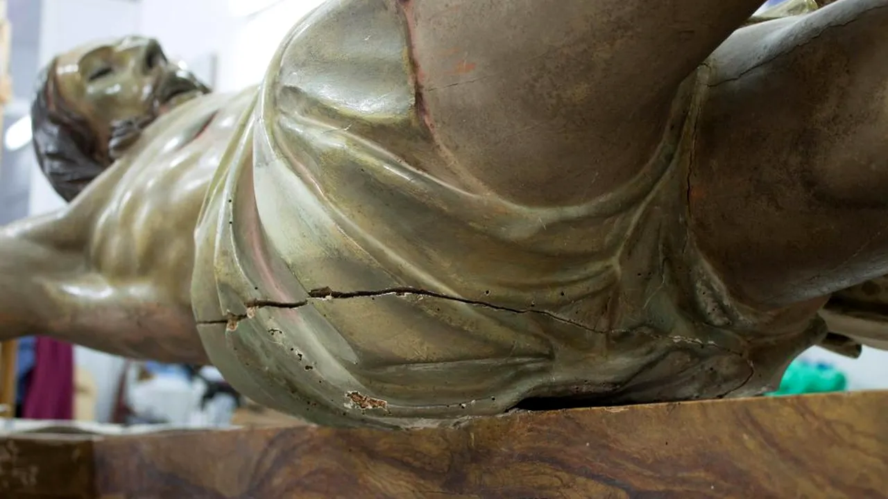 ''Capsulă a timpului'', descoperită în statuia lui Iisus din catedrala Sf. Agueda. Manuscrisul misterios lăsat cu secole în urmă | FOTO, VIDEO