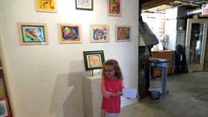 Album de artă cu desene realizate de o fetiţă născută în Canada din părinţi români, prezentat la Cluj - GALERIE FOTO