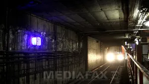 Un conductor de metrou din Moscova a căzut din cabină şi a decedat