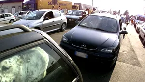 Românii vin în concediu, traficul în Vama Petea s-a dublat