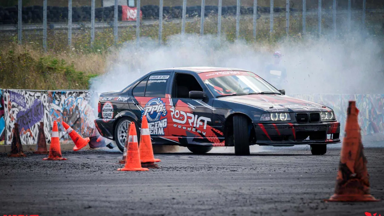 Eveniment special în Bucureşti pentru amatorii de drift: Campionii sunt pe circuit, nu pe şosele