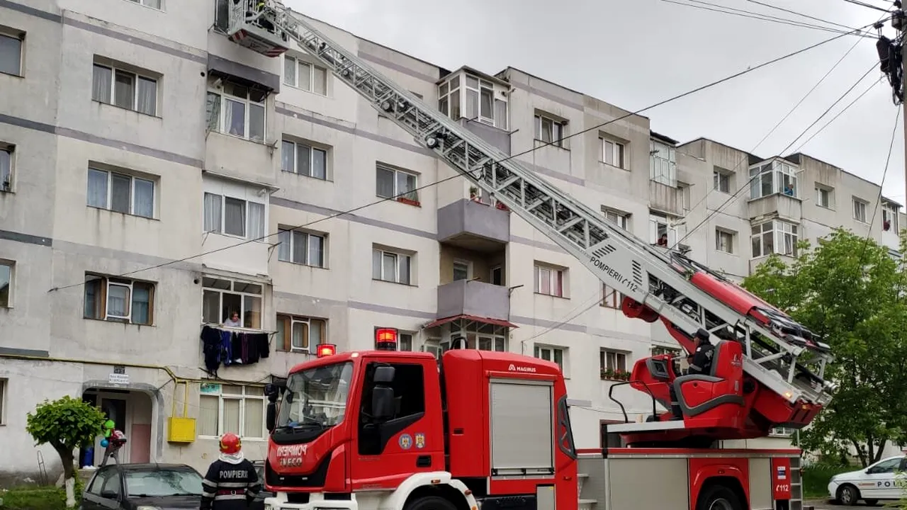 O femeie a fost scoasă din baie cu ajutorul pompierilor, după ce a rămas închisă pe interior. Aventura prin care a trecut în câteva ore