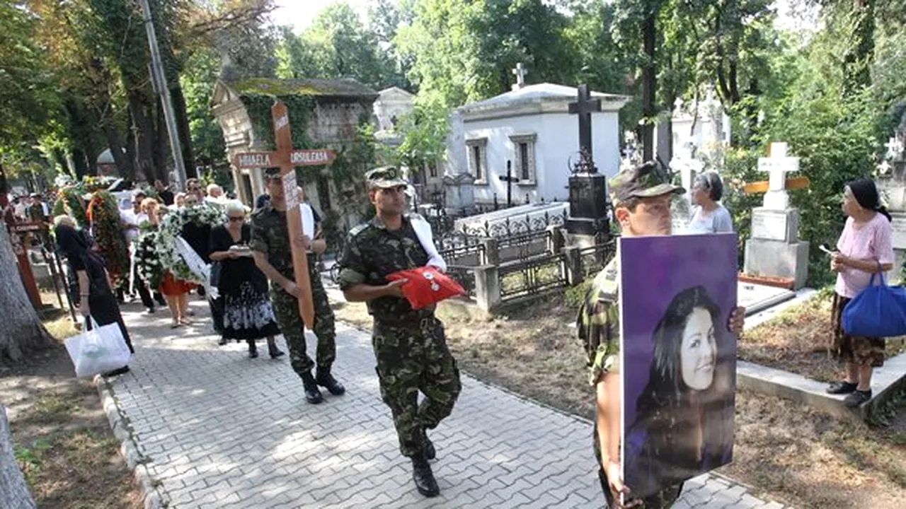 Mihaela Ursuleasa a fost înmormântată la cimitirul Bellu, cu onoruri militare - FOTO