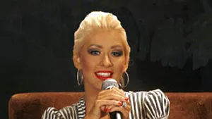 Christina Aguilera a optat pentru naştere prin cezariană
