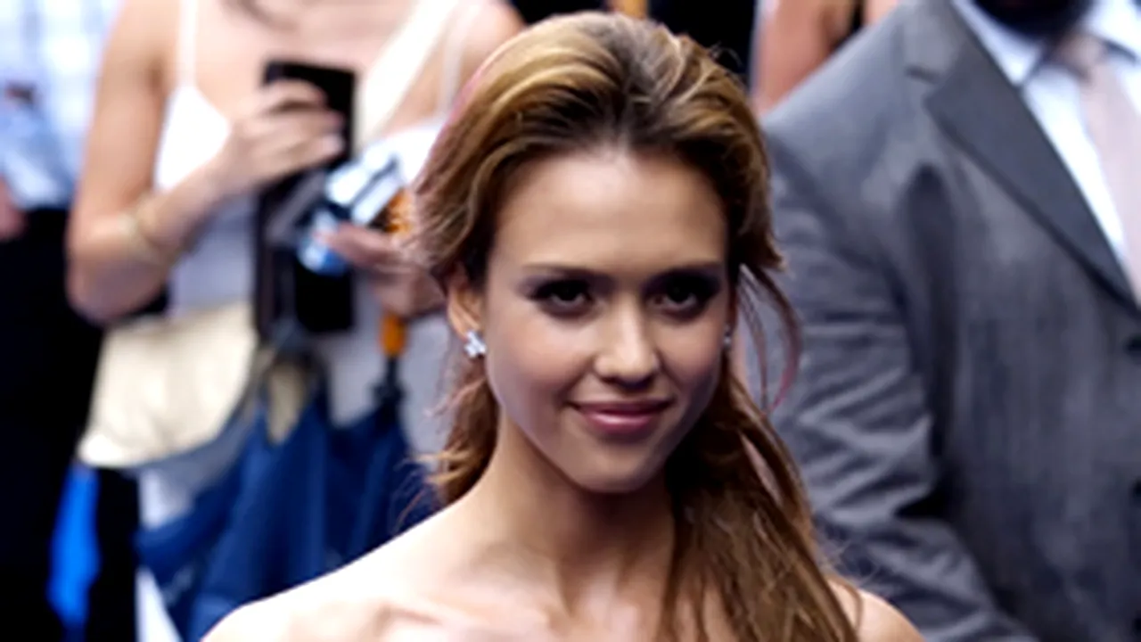 Jessica Alba le-a pus copiilor camere de supraveghere în camere