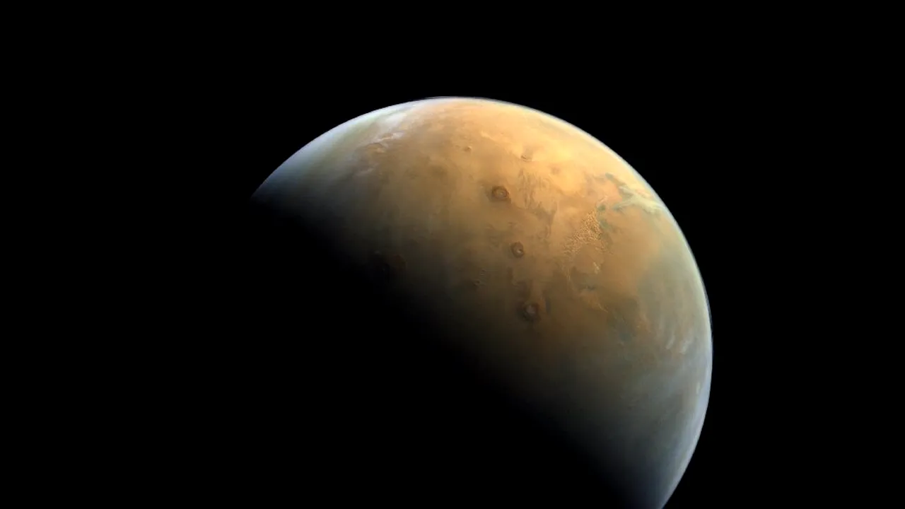 NASA a publicat imagini uimitoare cu dunele albastre de pe Marte