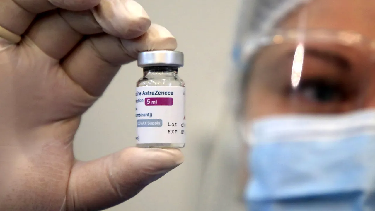 Autorităţile din Marea Britanie recomandă limitarea vaccinului AstraZeneca la persoanele peste 40 de ani,  după raportarea a 242 de cazuri de cheaguri de sânge