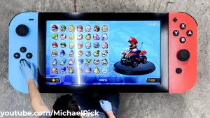 VIDEO Un gamer a construit cea mai mare consolă. Cântăreşte 29 de kilograme şi are display 4k