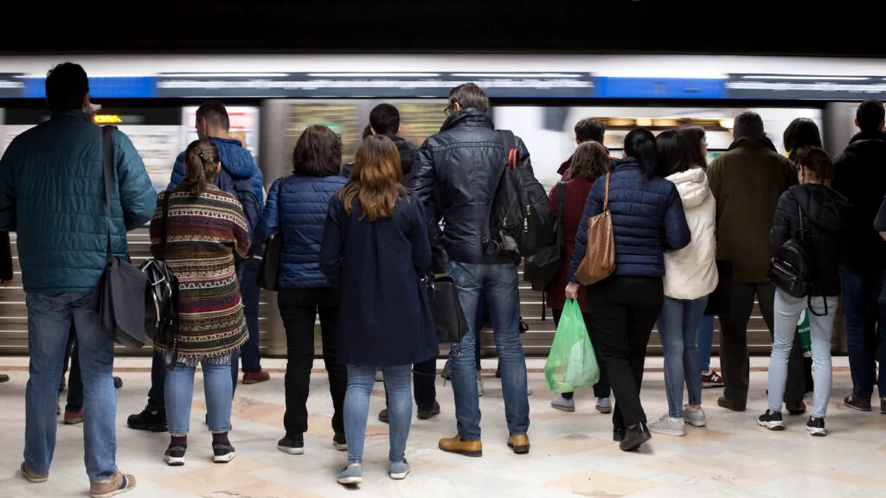 Cum vor circula trenurile de metrou şi tramvaiele în noaptea de Înviere