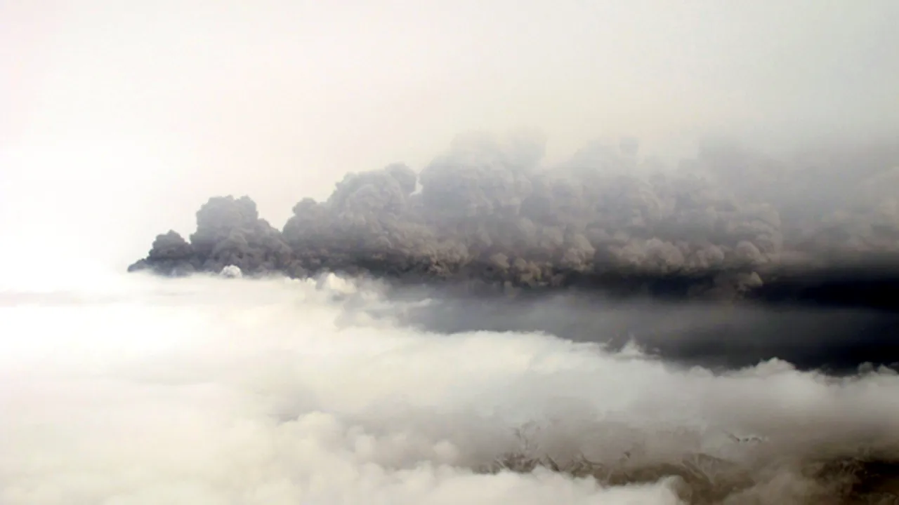 Vulcanul islandez eliberează mult mai puţină cenuşă în atmosferă