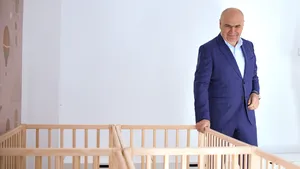 Bolojan s-a întors la căminul studenției sale din Timișoara: „Eram patru în cameră, dușurile erau la capătul holului. Lucrurile au evoluat foarte mult”