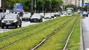 Bucureşti: Un tramvai a deraiat pe Bulevardul Preciziei, după ce a fost lovit de un TIR