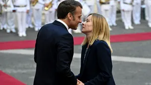 Macron reacție dură către Meloni, după după declarațiile despre incidentul de la Lyon: 