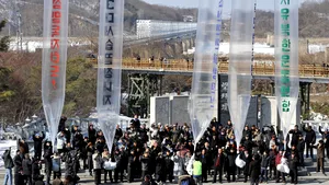 Pliante care cer înlăturarea lui Kim Jong-il, distribuite la frontiera între cele două Corei